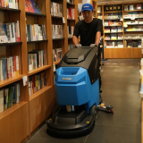 GT50 PLUS AUTOSCRUBBER BATTERY-DRIVEN walk behind library floor cleaning